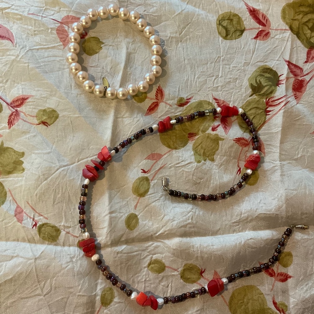 Bundle of Stunning Artisan-Made Necklace and Faux-Pearl bracelet 💗💗💗!